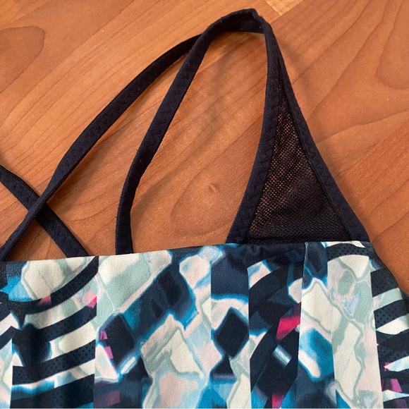 Colorful Patterned Sports Bra - Picture 3 of 4